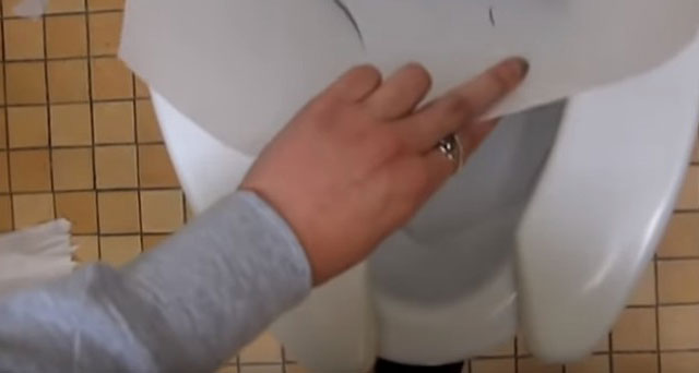 how to use the toilet seat cover