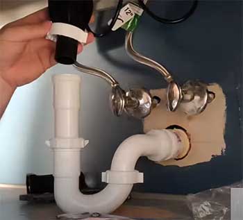 Pfister push and seal drain