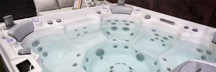 Wellis Mont Blanc Hot Tub